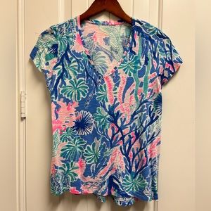 Lilly Pulitzer v neck t shirt